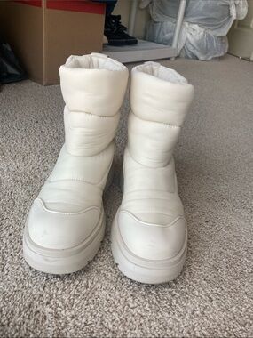 Zara moon boots